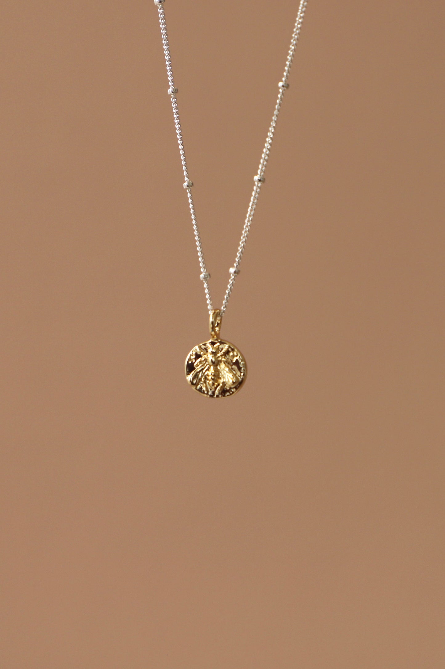 MINI BEE MEDALLION NECKLACE