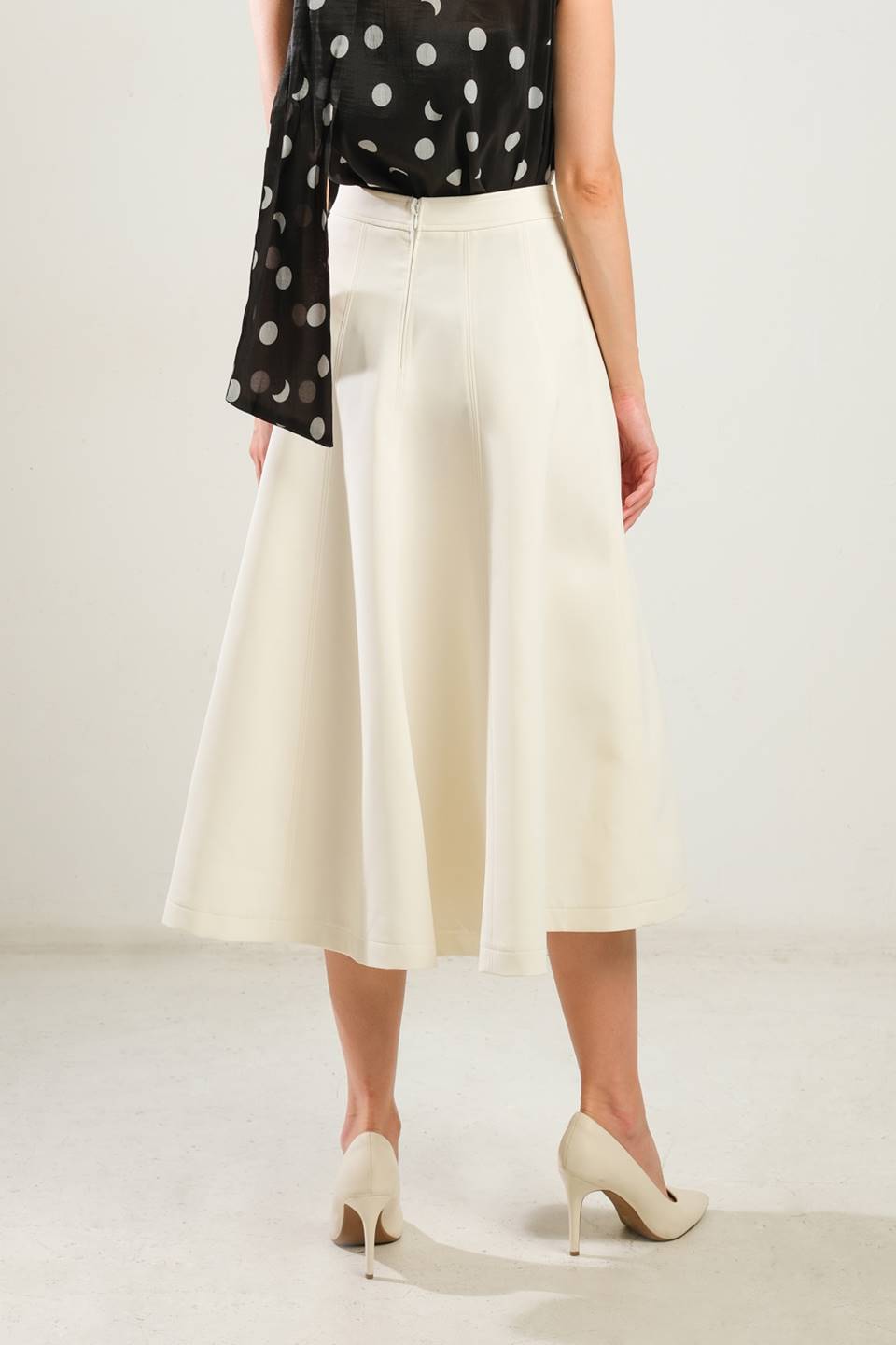 DELICATE TOUCH WOVEN SKIRT