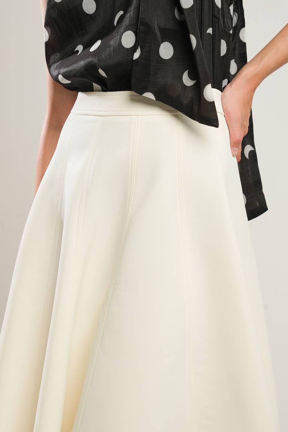 DELICATE TOUCH WOVEN SKIRT