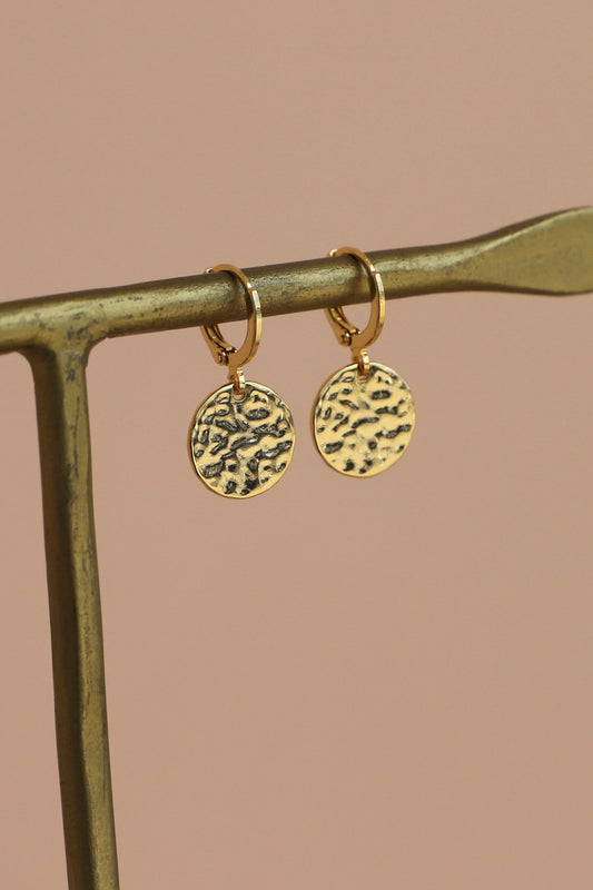 HAMMERED MEDALLION HUGGIES