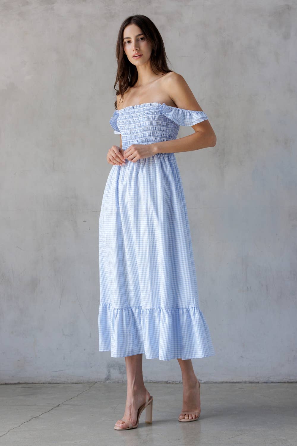 A BLUE GINGHAM SMOCKED BODICE MIDI DRESS