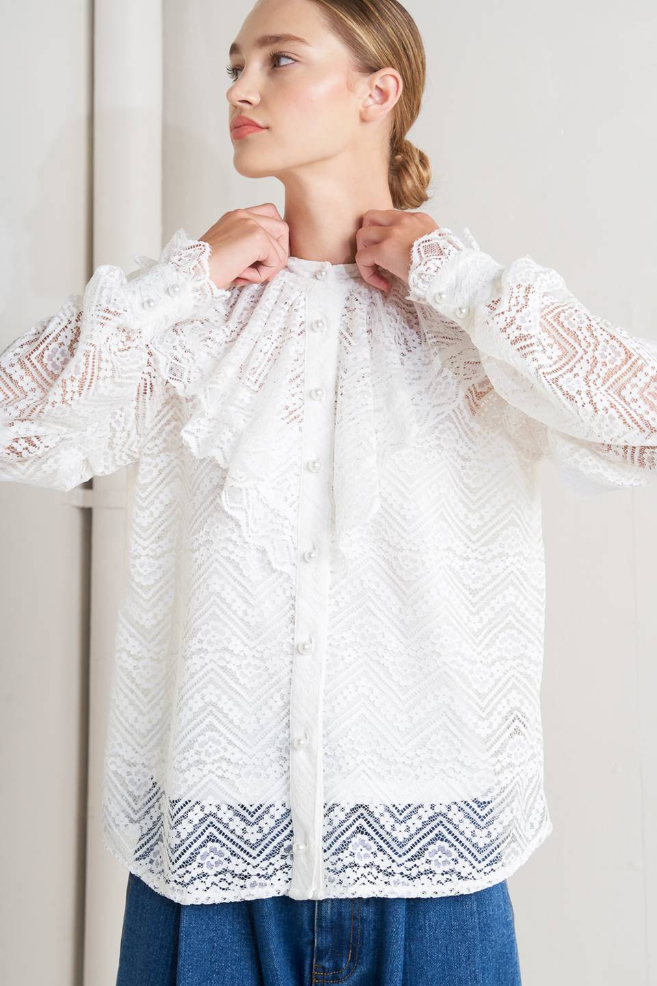 CLOUD ROMANCE WOVEN LACE TOP